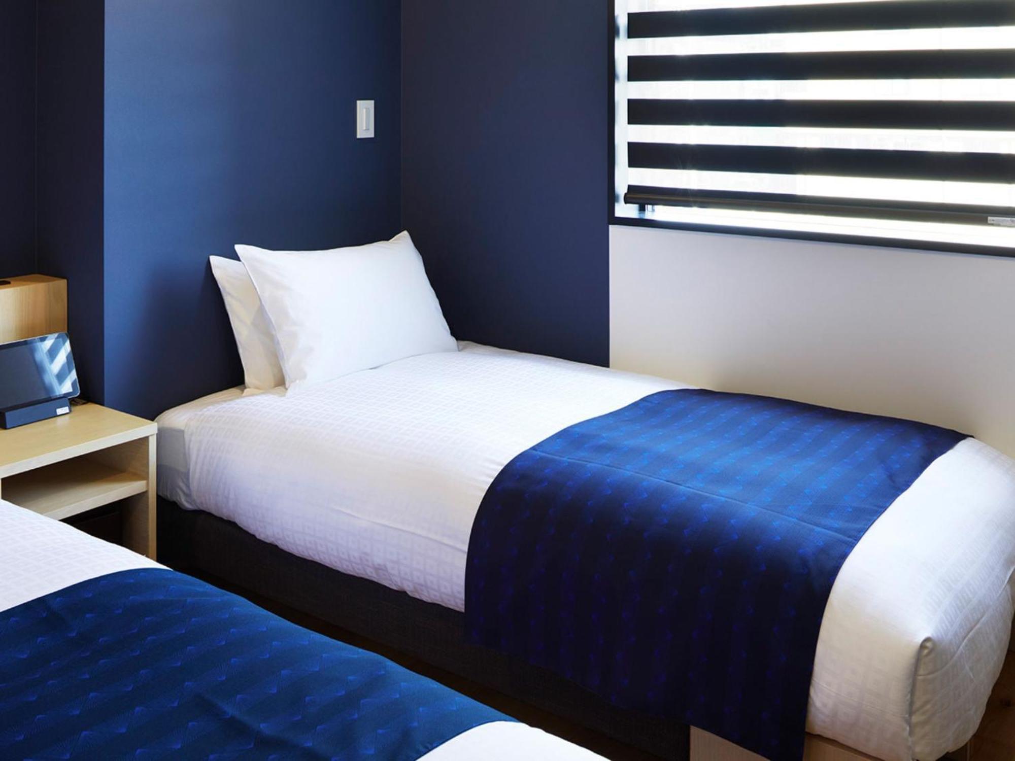 The Square 4*